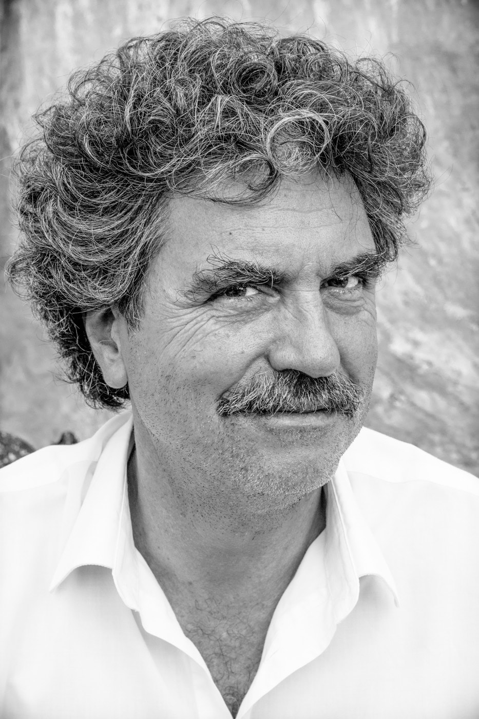 Roberto Guarnieri. Painter, sculptor, architect. Founder of Iguarnieri Art Gallery Studio.